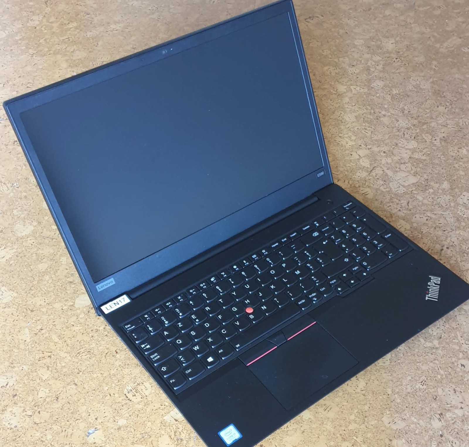 Lenovo ThinkPad E590 - 15,6" Full HD, azerty-toetsenbord, ingebouwde webcam en microfoon.